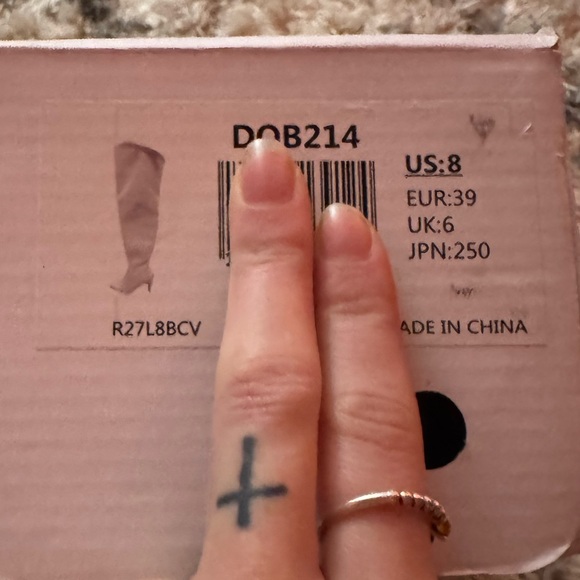 Thigh high boots - Picture 4 of 4